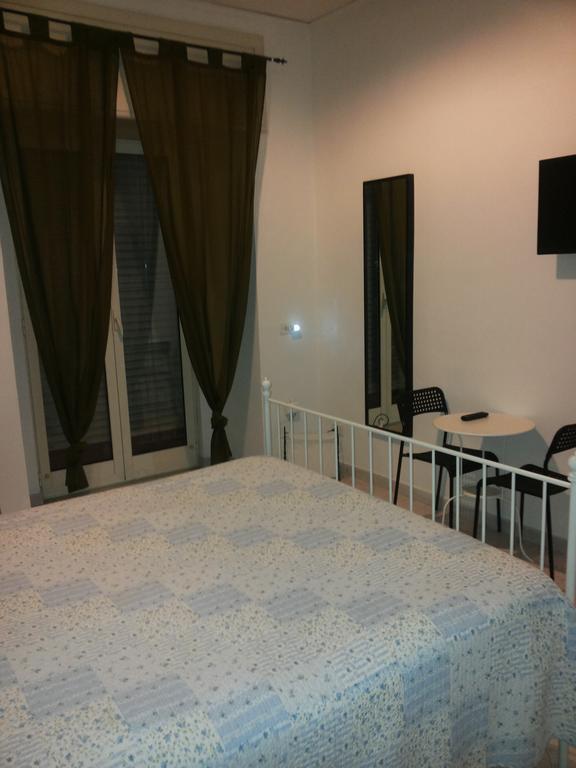 Antica Dimora Naples Bed & Breakfast Oda fotoğraf